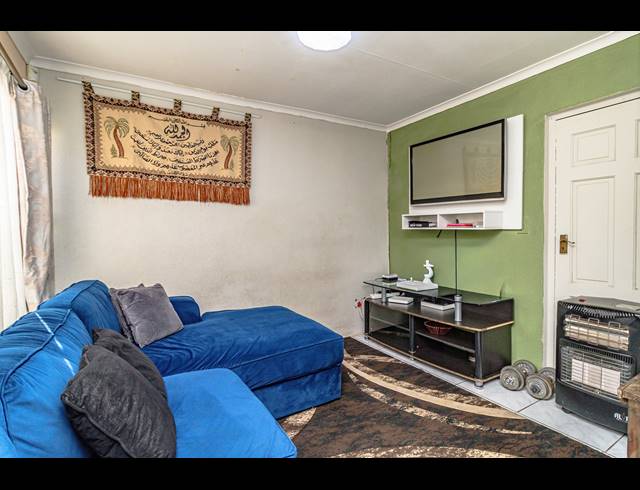 2 BEDROOM HOUSE FOR SALE IN CRESSLAWN